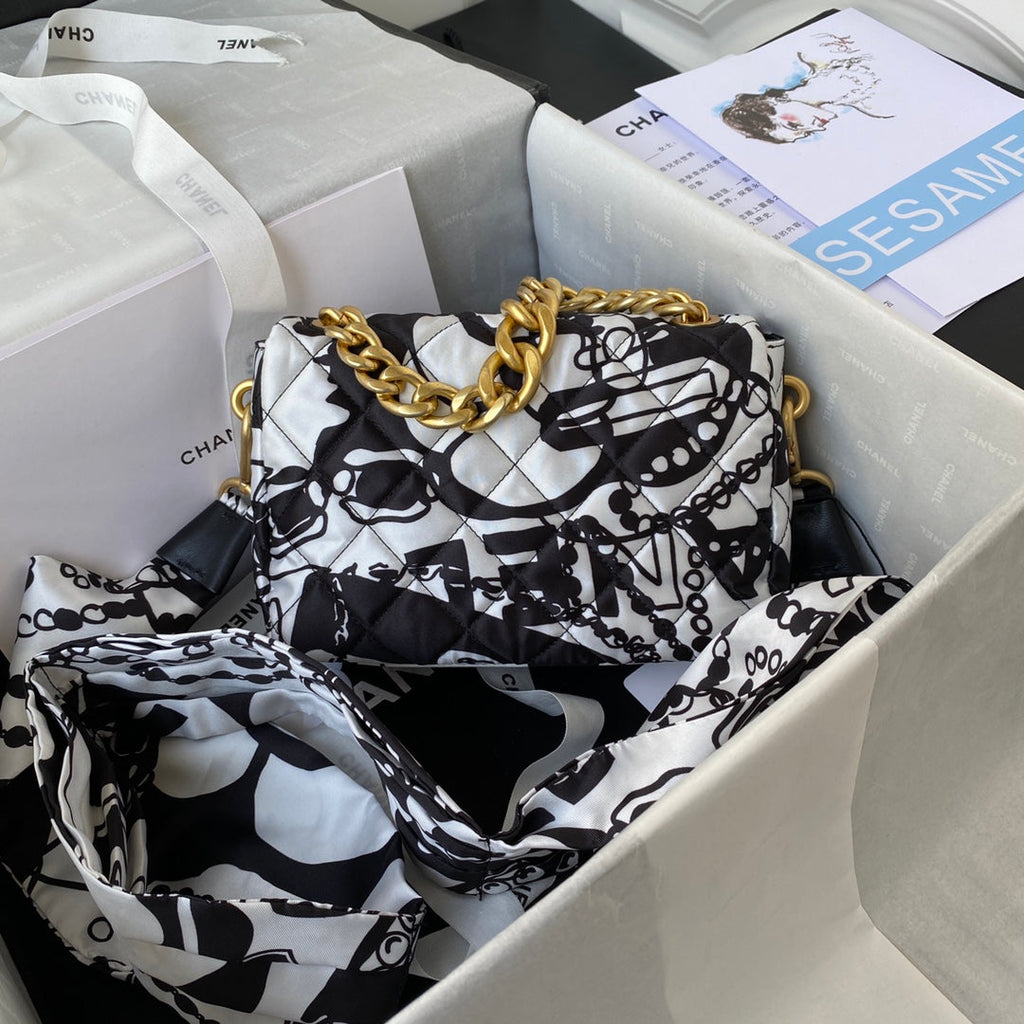 Quilted Chain Shoulder Bag