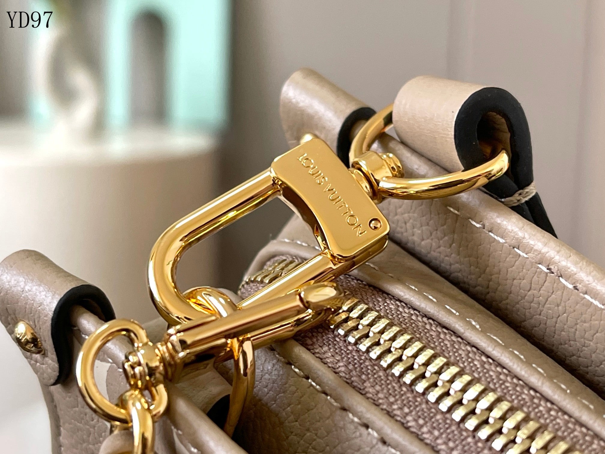 OnTheGo East West Bag