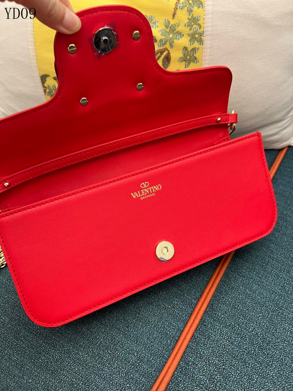 Garavani VLogo Signature Bag