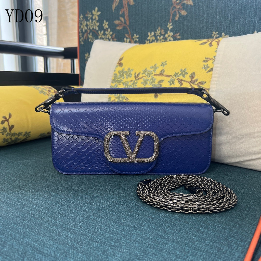 Garavani VLogo Signature Ayers Leather Bag
