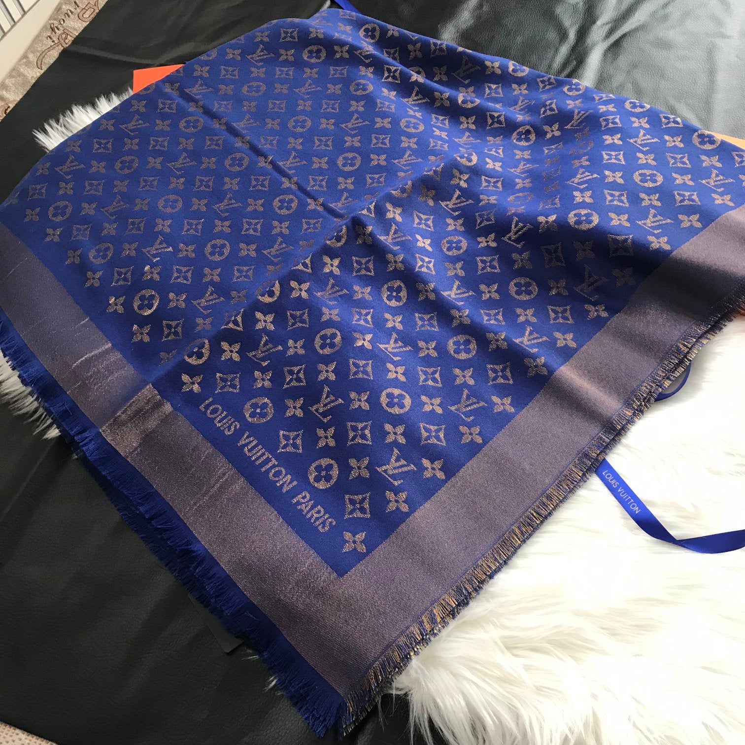 Monogram Shawl 140 x 140 cm