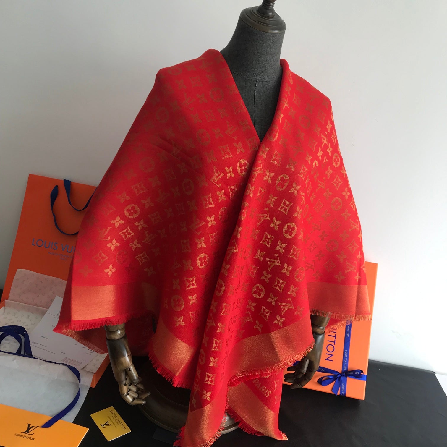 Monogram Shawl 140 x 140 cm