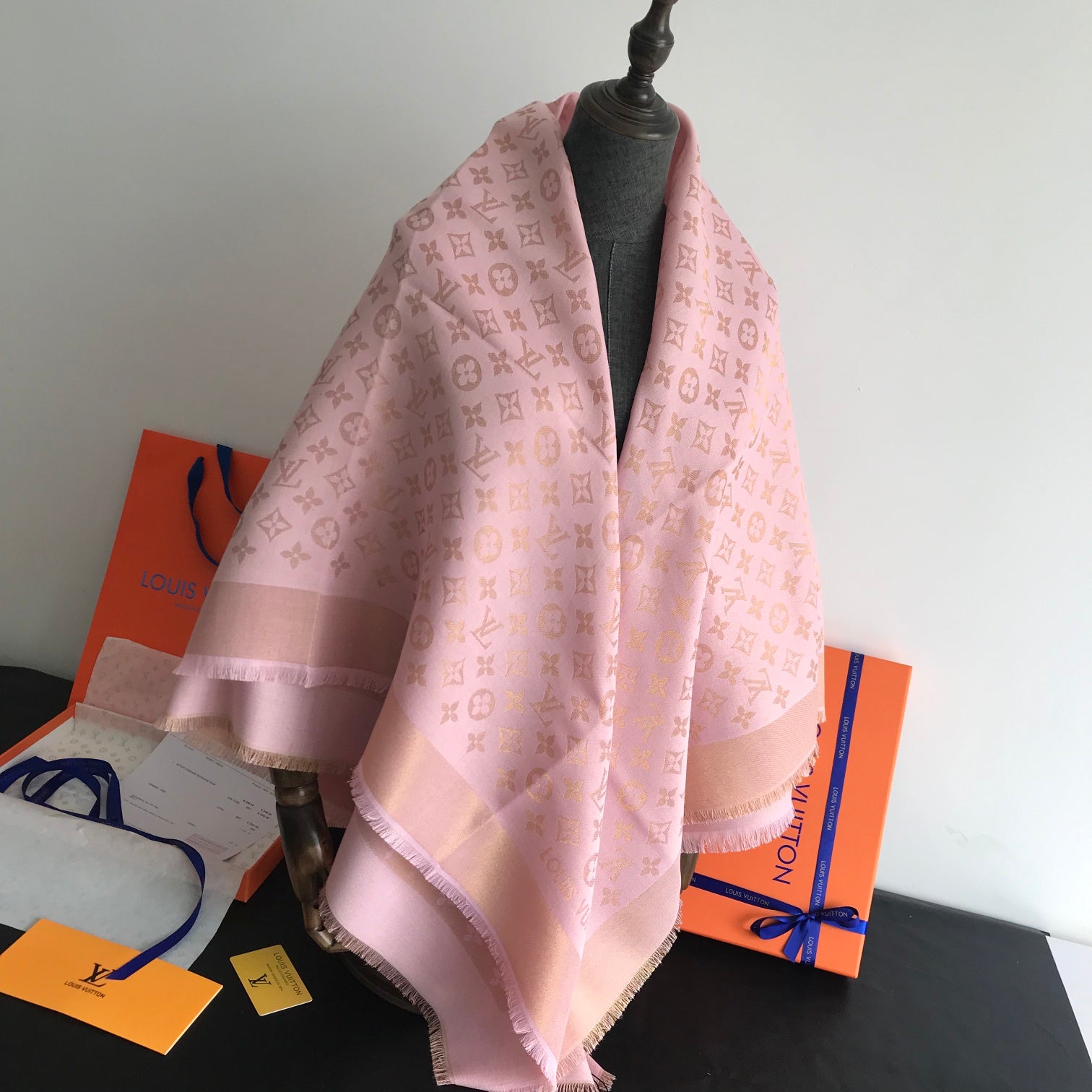 Monogram Shawl 140 x 140 cm