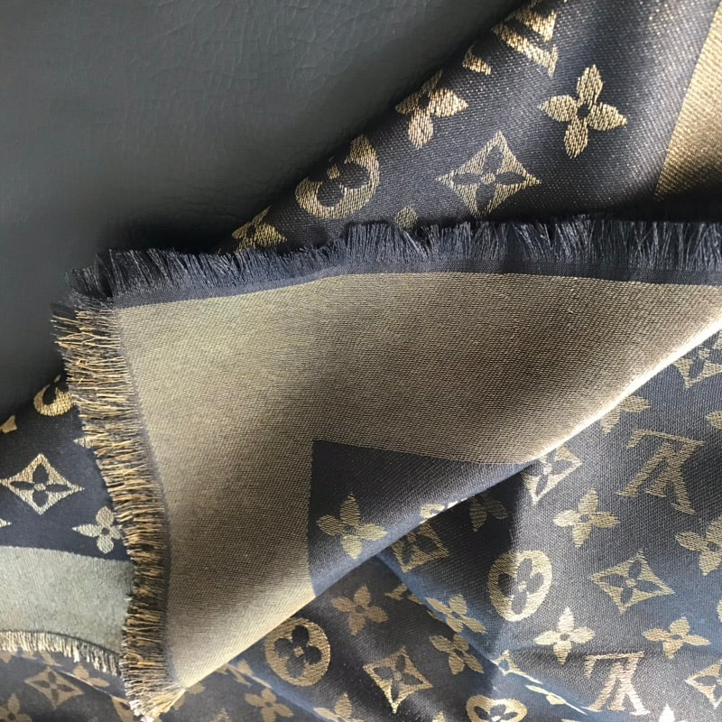 Monogram Shawl 140 x 140 cm