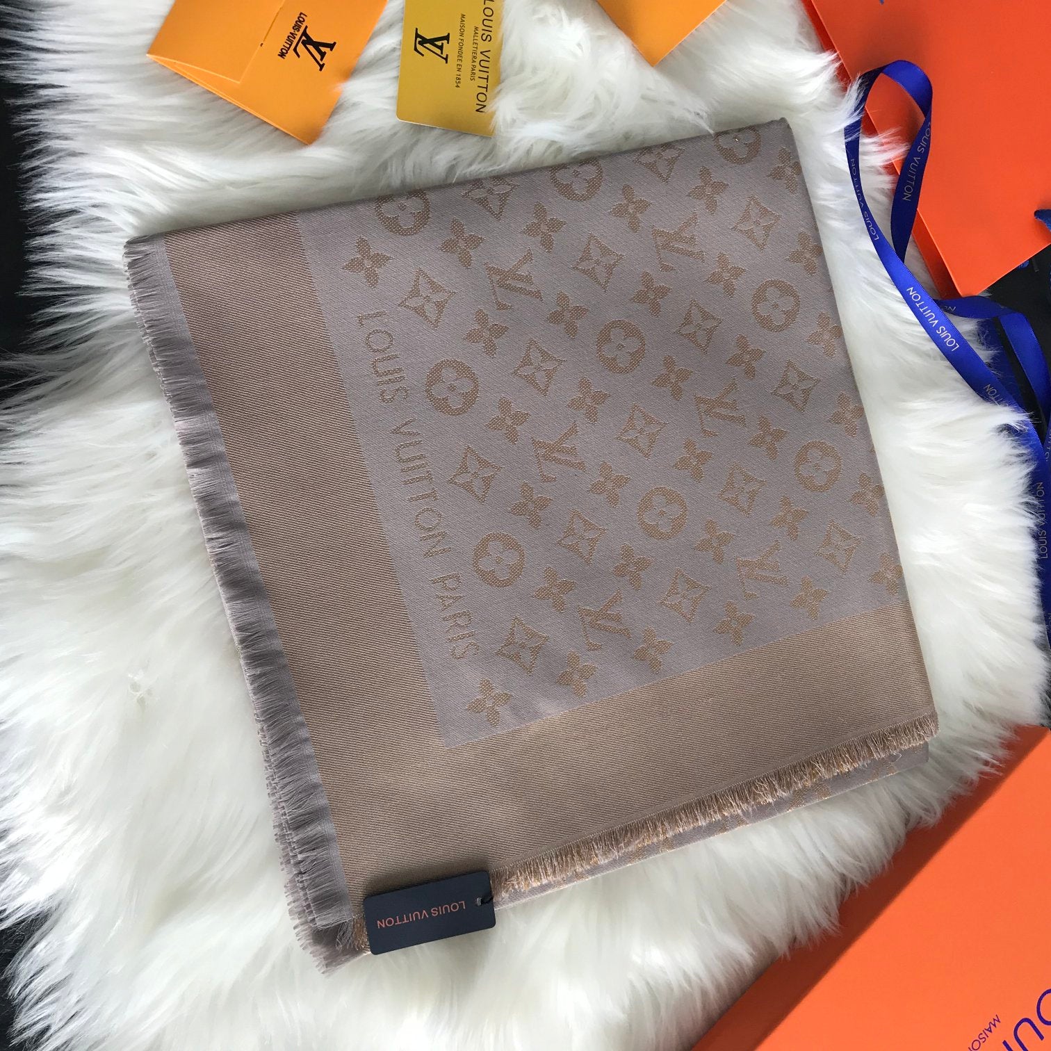 Monogram Shawl 140 x 140 cm