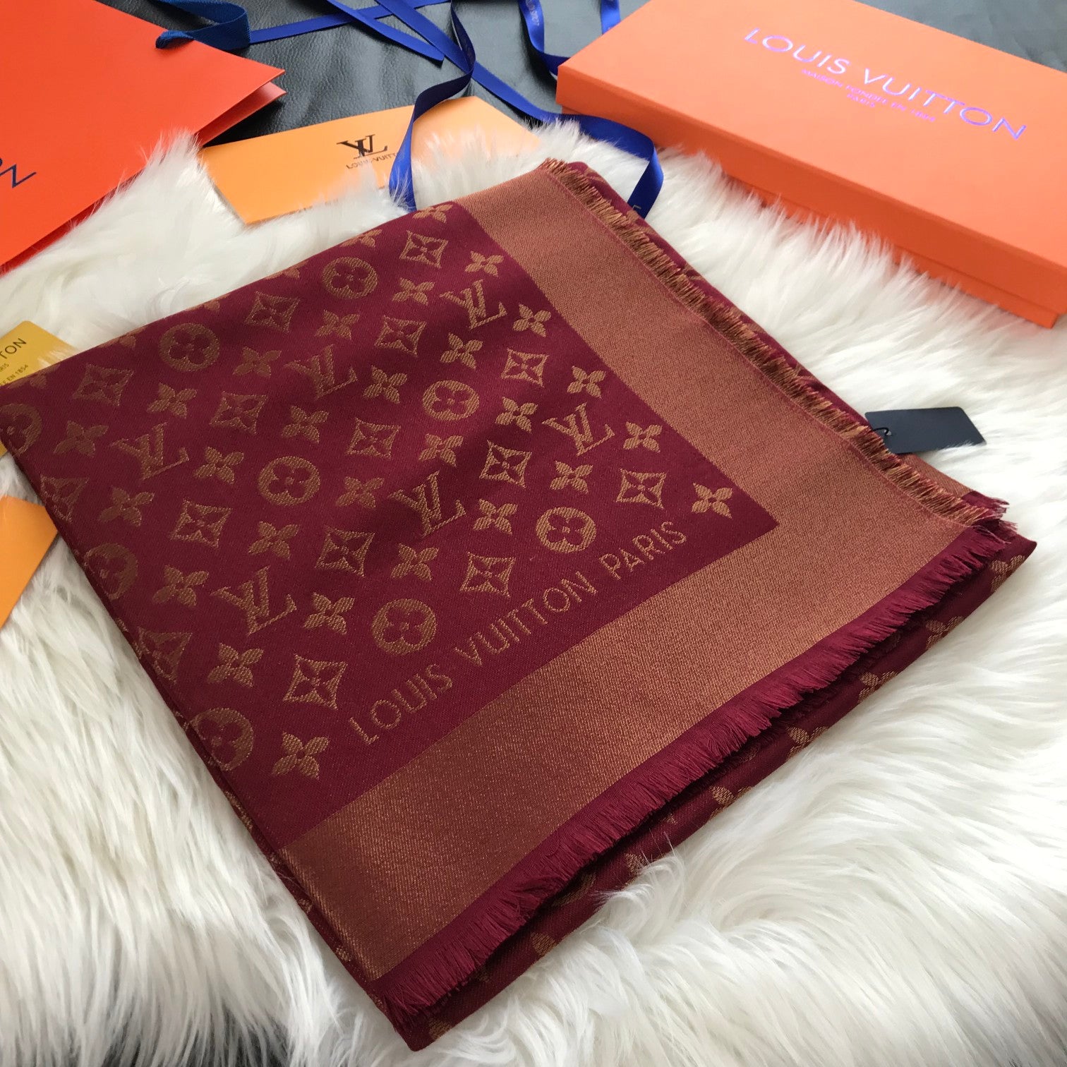 Monogram Shawl 140 x 140 cm