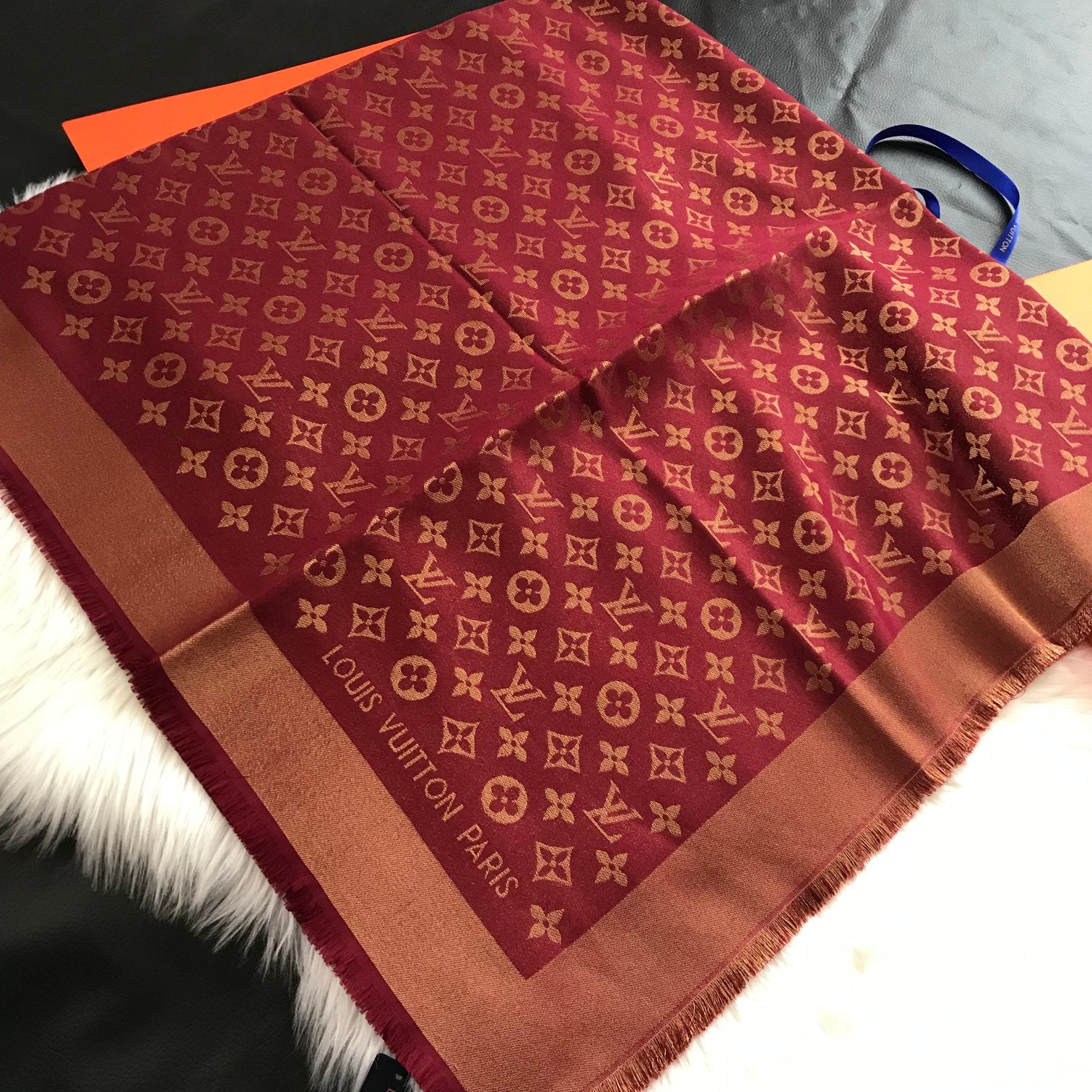 Monogram Shawl 140 x 140 cm