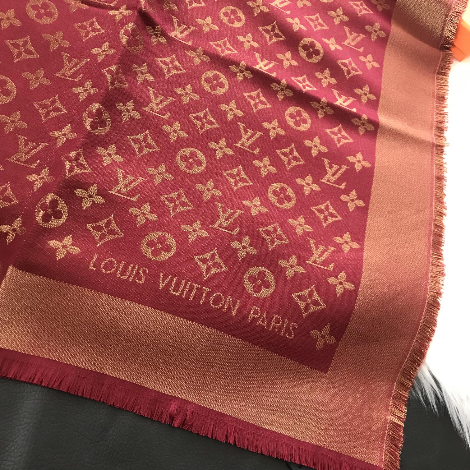 Monogram Shawl 140 x 140 cm