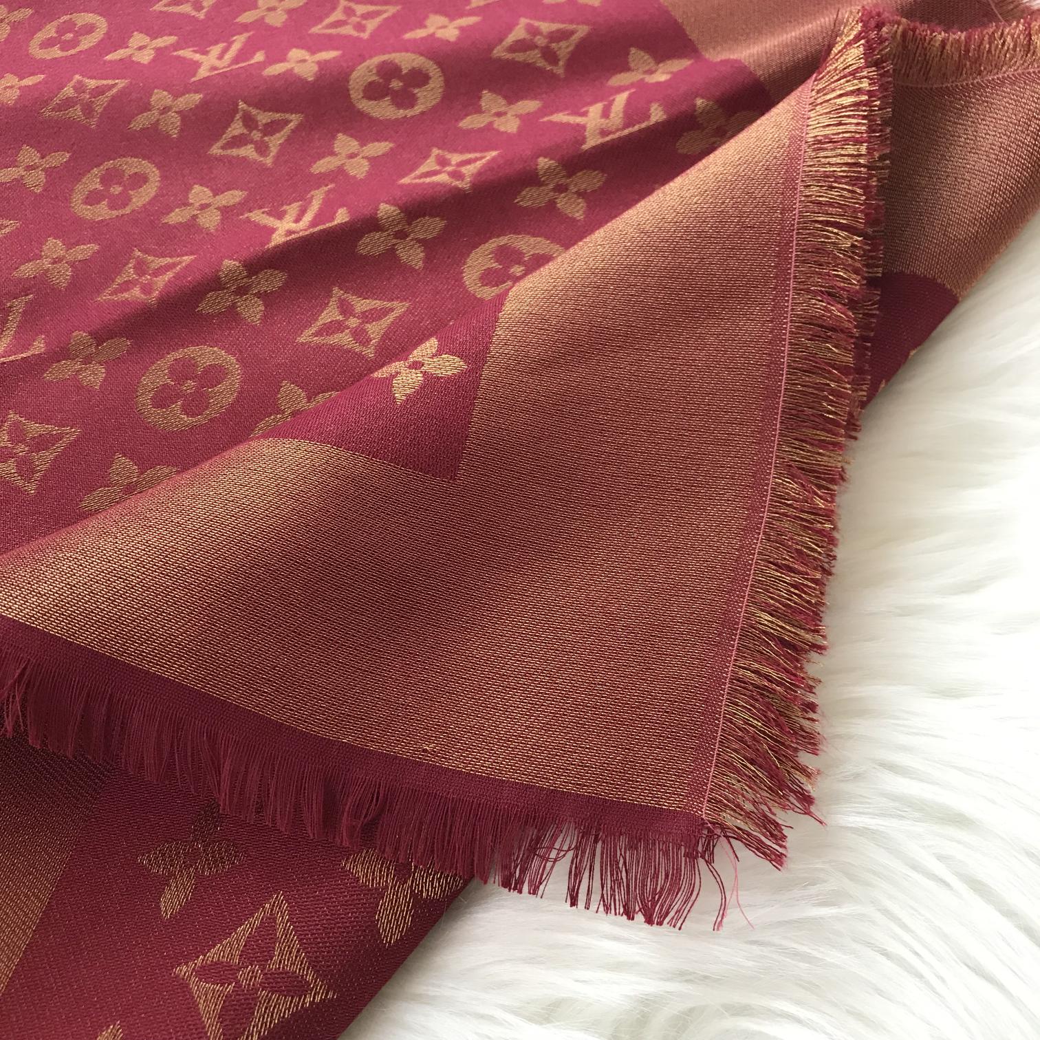 Monogram Shawl 140 x 140 cm