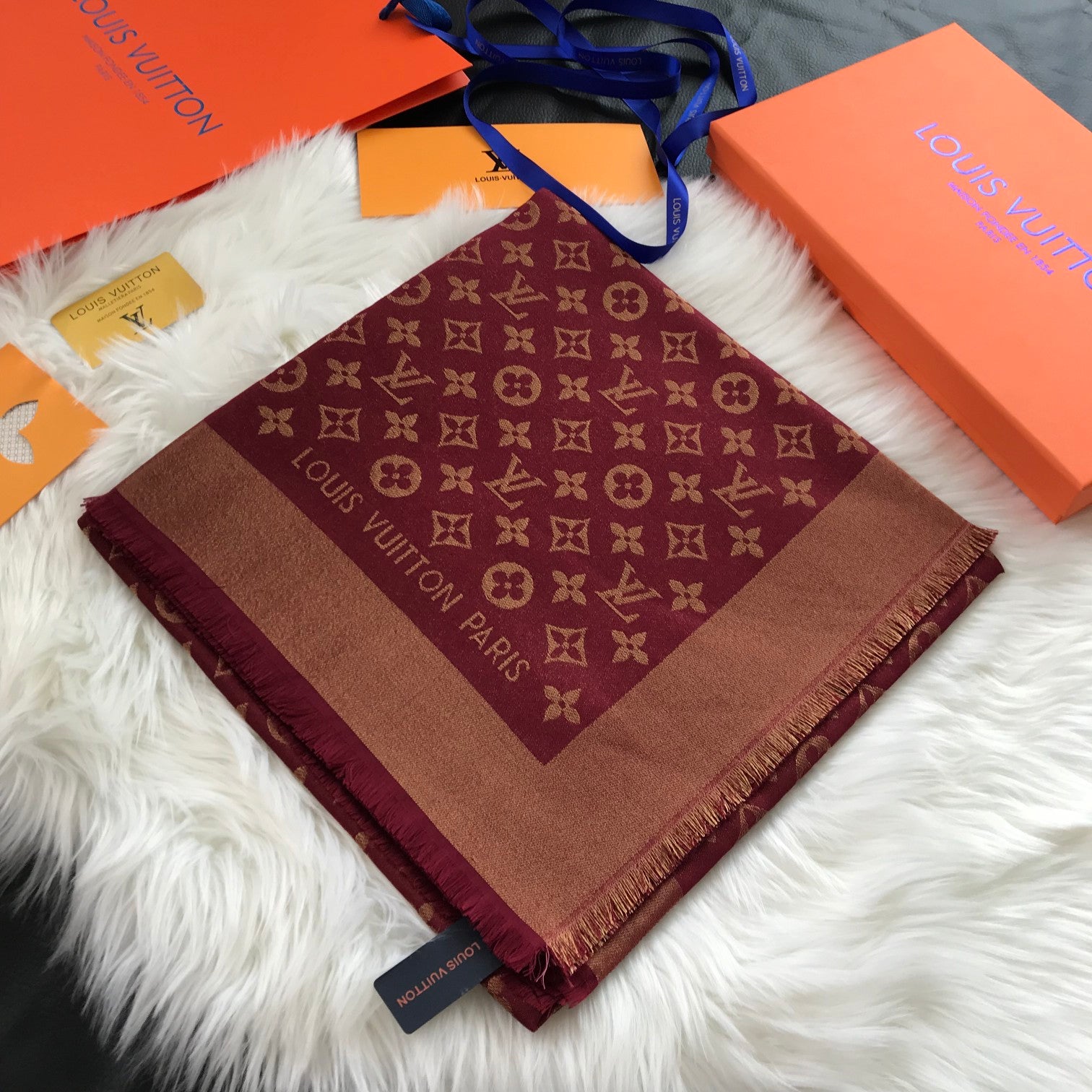 Monogram Shawl 140 x 140 cm