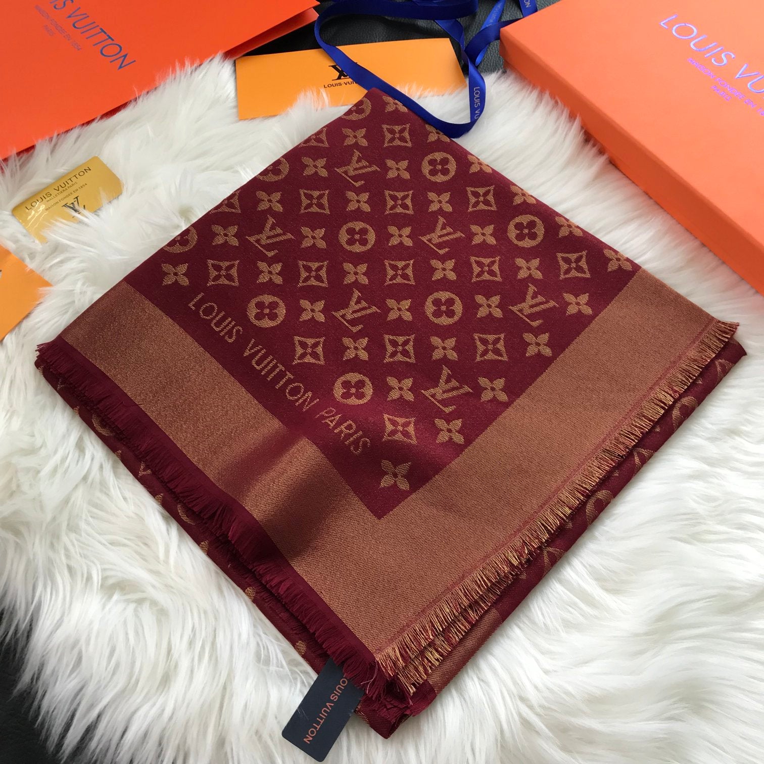 Monogram Shawl 140 x 140 cm