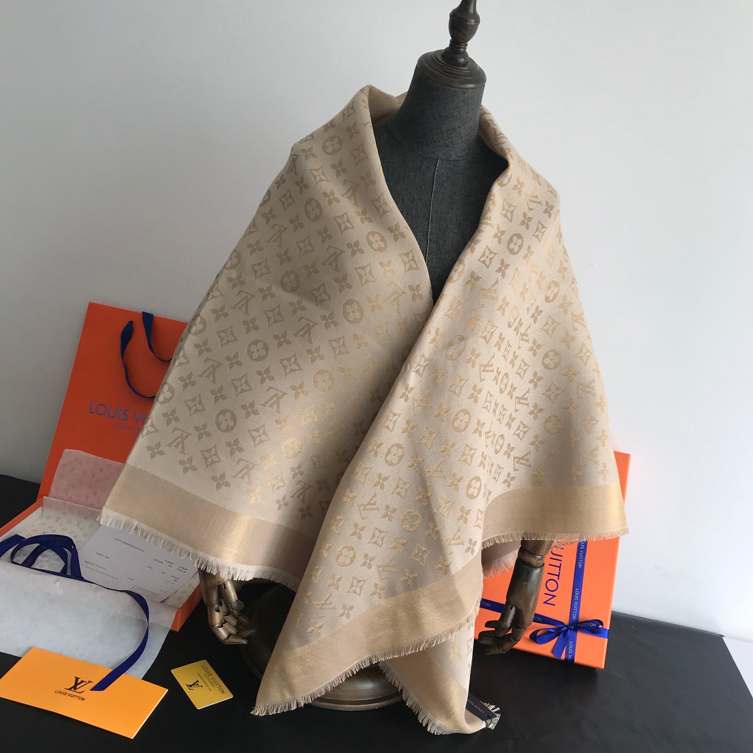 Monogram Shawl 140 x 140 cm