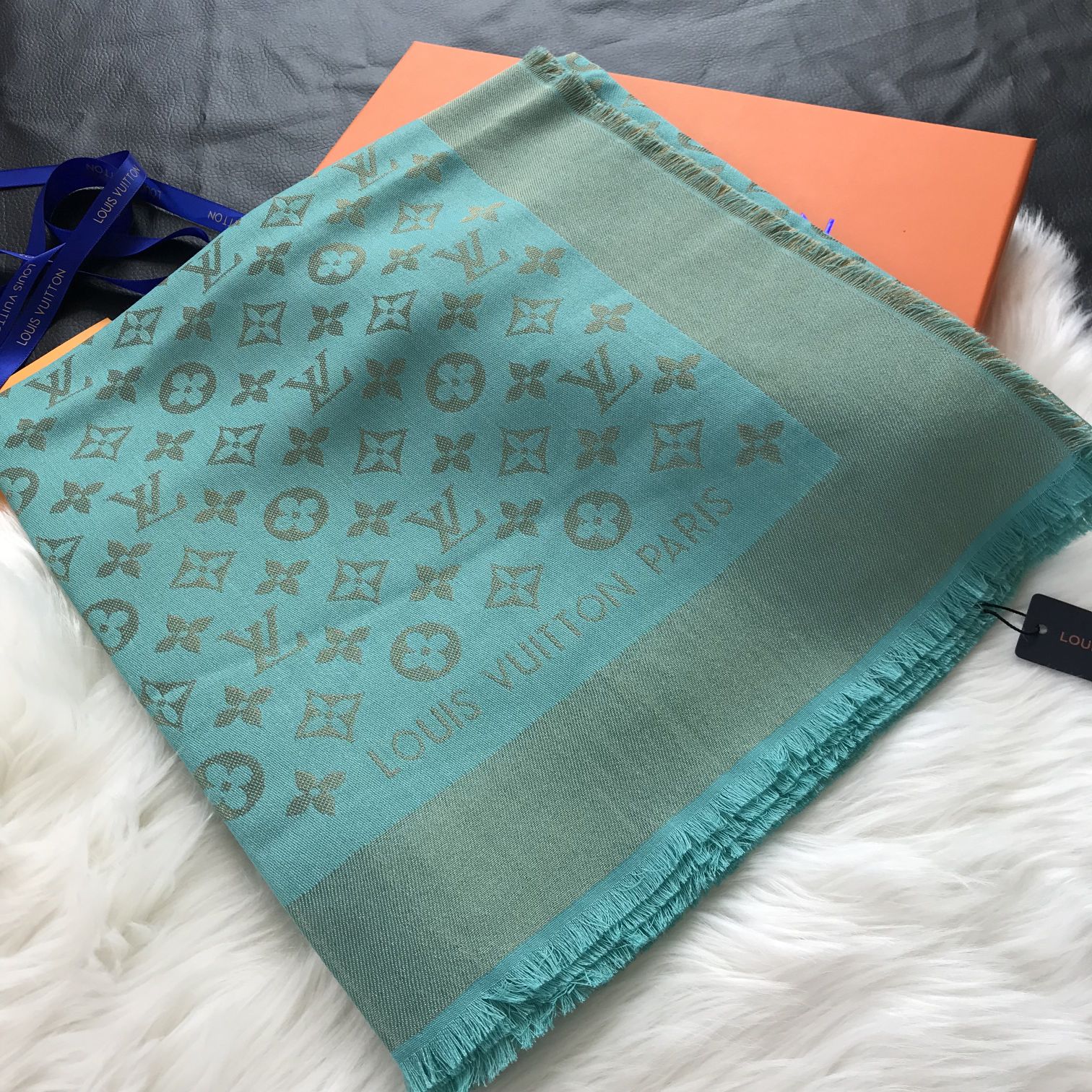 Monogram Shawl 140 x 140 cm