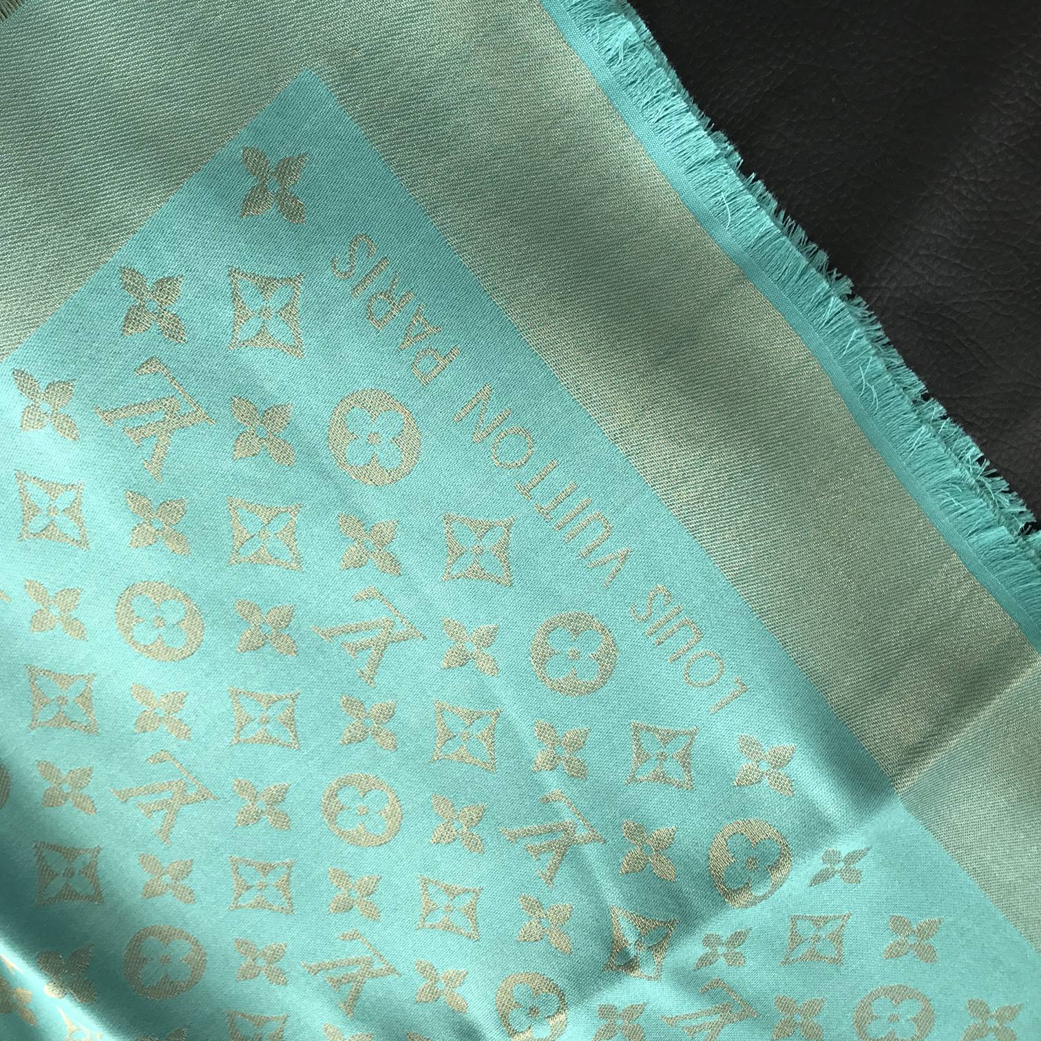 Monogram Shawl 140 x 140 cm