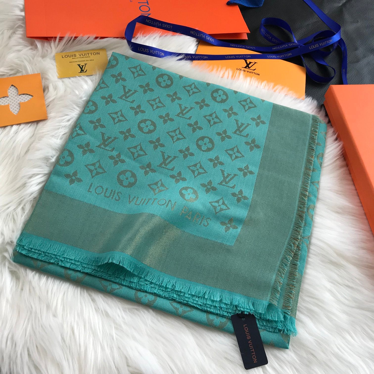 Monogram Shawl 140 x 140 cm