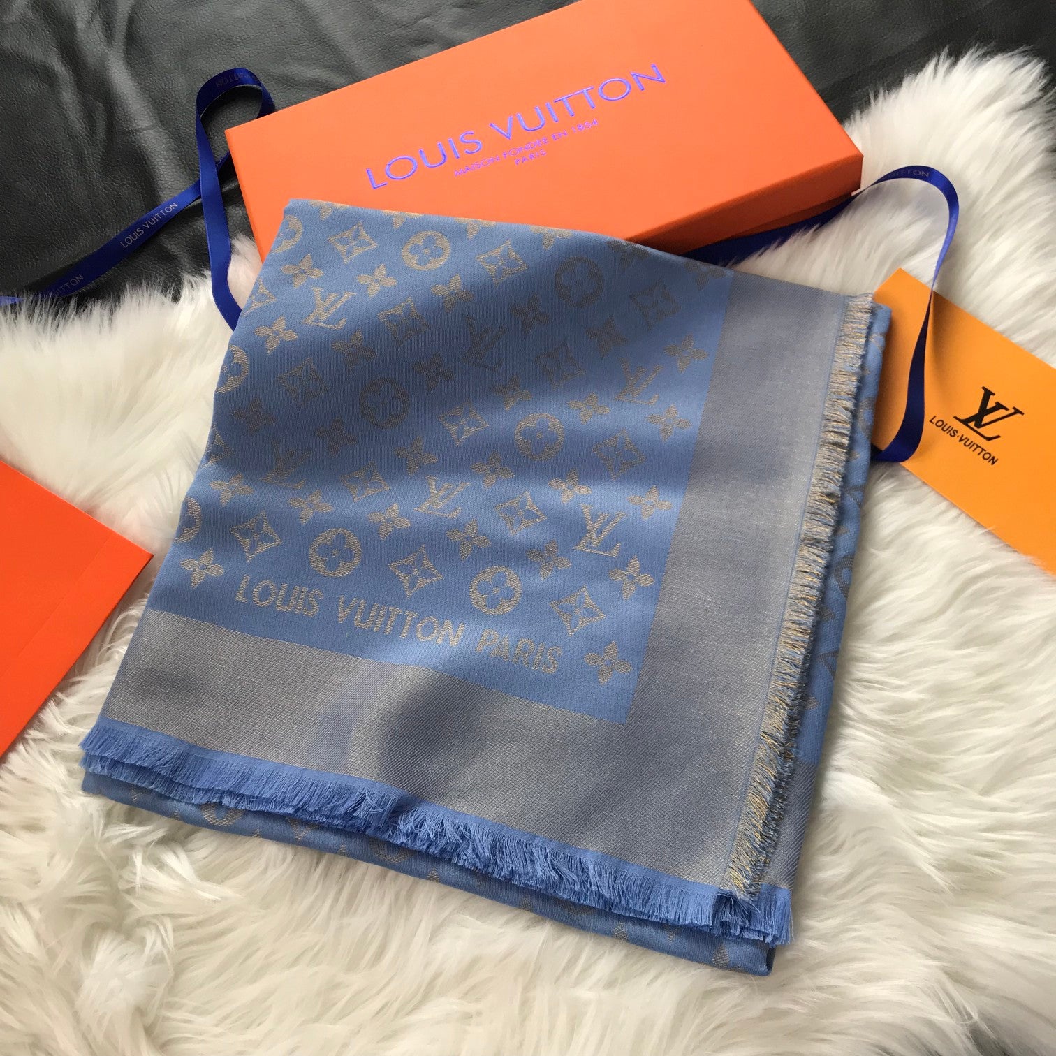 Monogram Shawl 140 x 140 cm