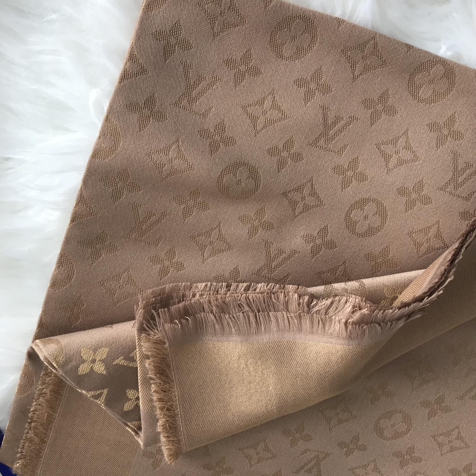 Monogram Shawl 140 x 140 cm