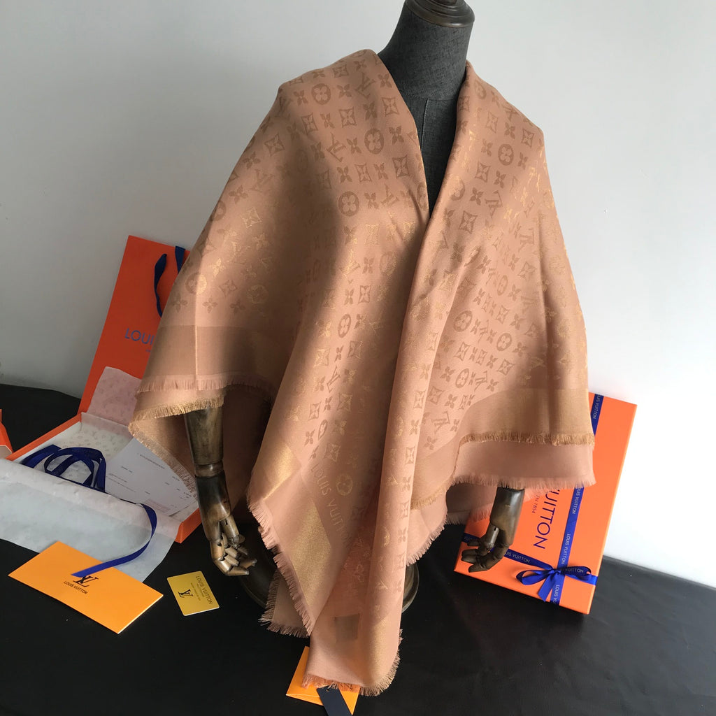Monogram Shawl 140 x 140 cm