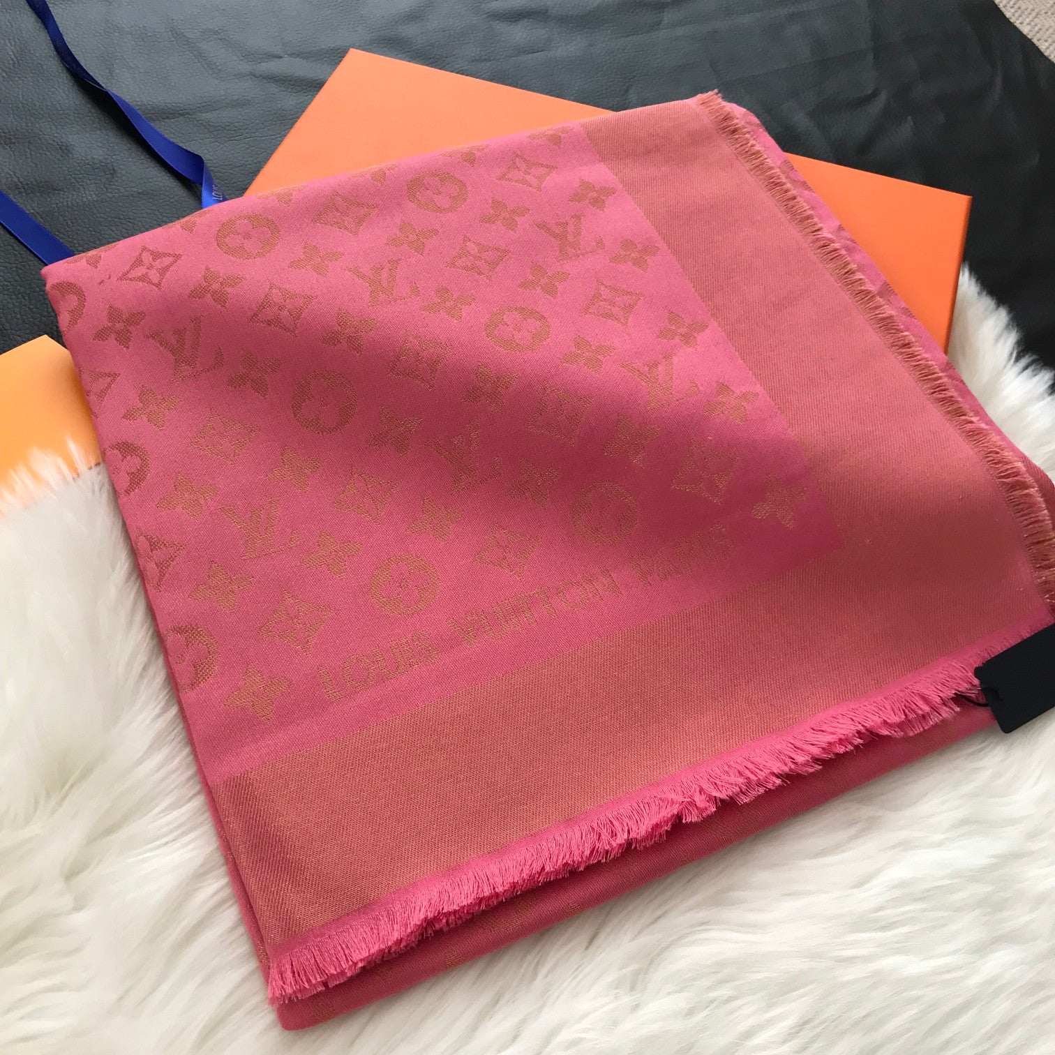 Monogram Shawl 140 x 140 cm