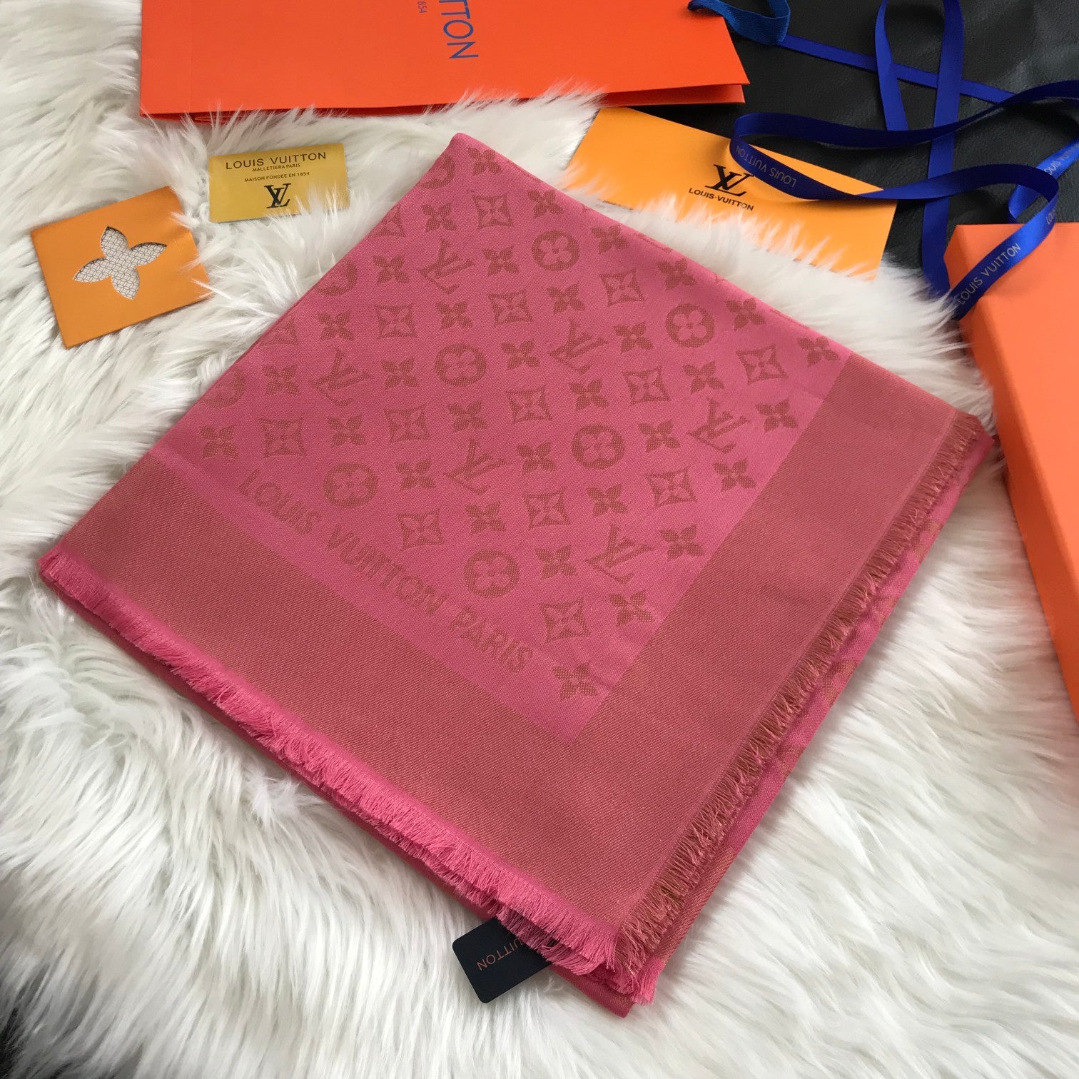 Monogram Shawl 140 x 140 cm