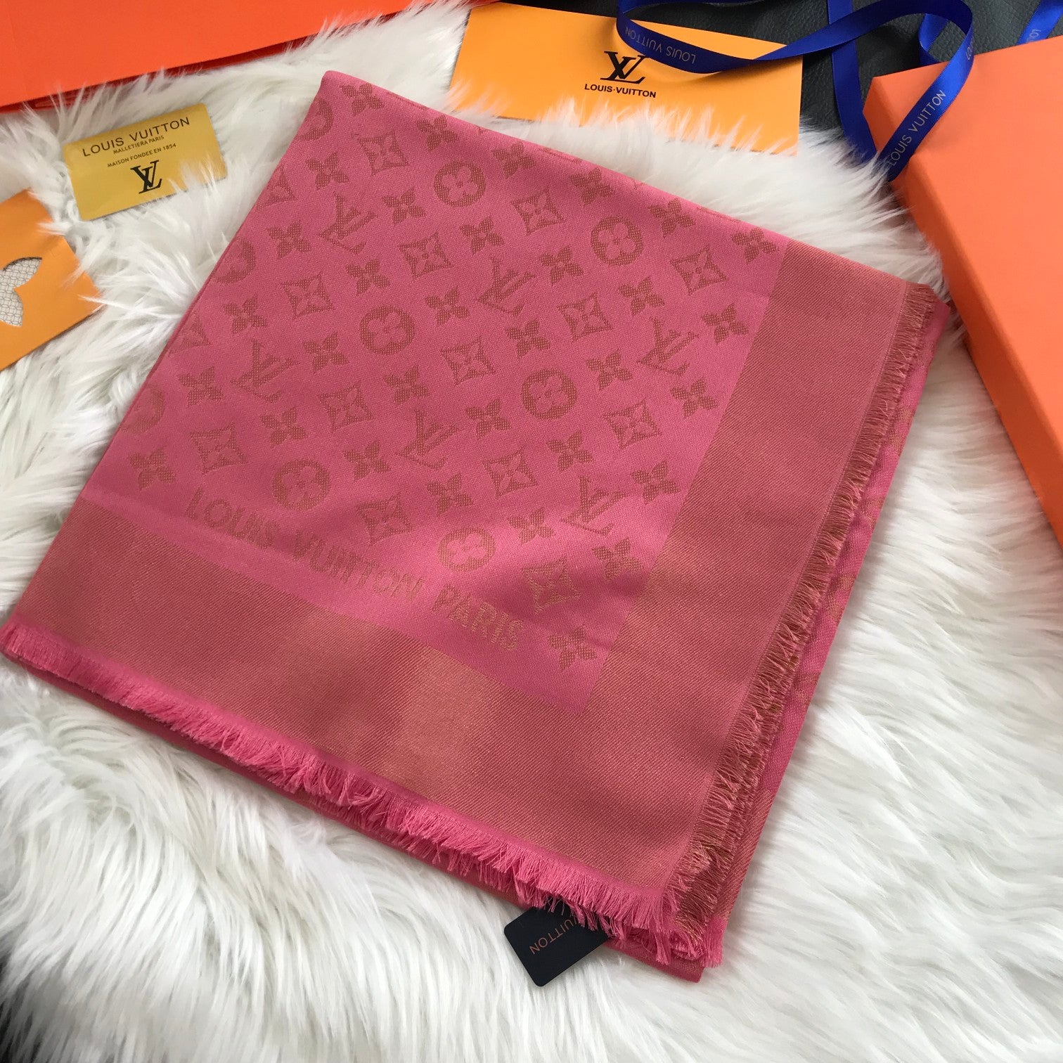 Monogram Shawl 140 x 140 cm