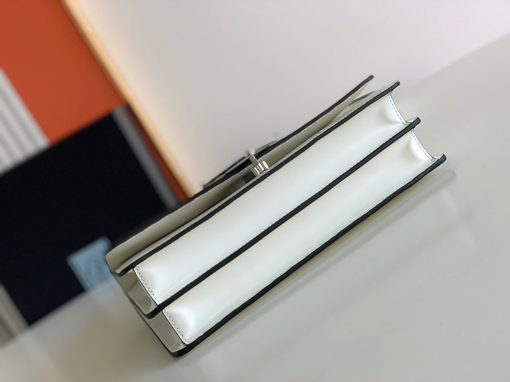 Symbole Triangle Plaque Flap Shoulder Bag