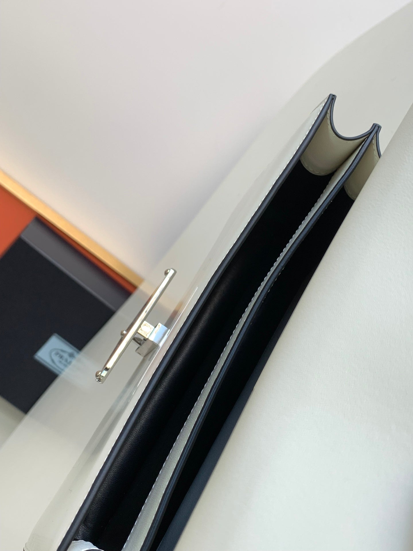 Symbole Triangle Plaque Flap Shoulder Bag