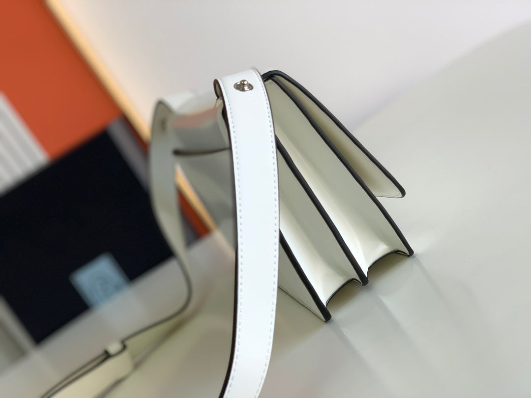 Symbole Triangle Plaque Flap Shoulder Bag