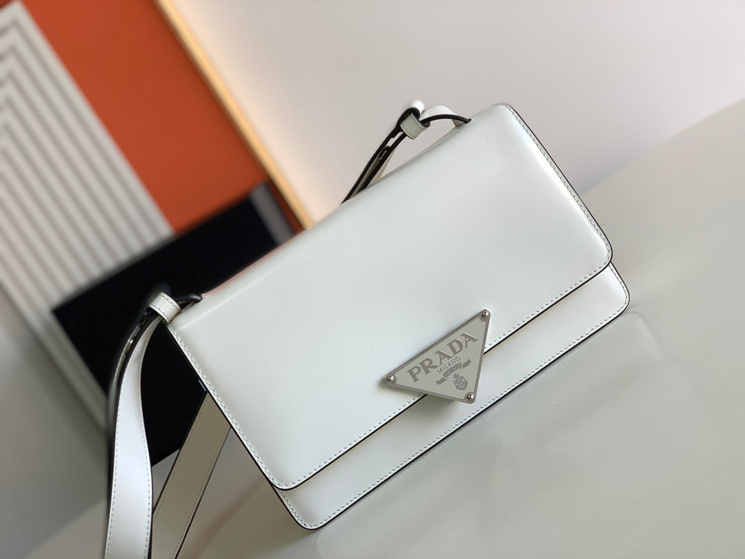 Symbole Triangle Plaque Flap Shoulder Bag