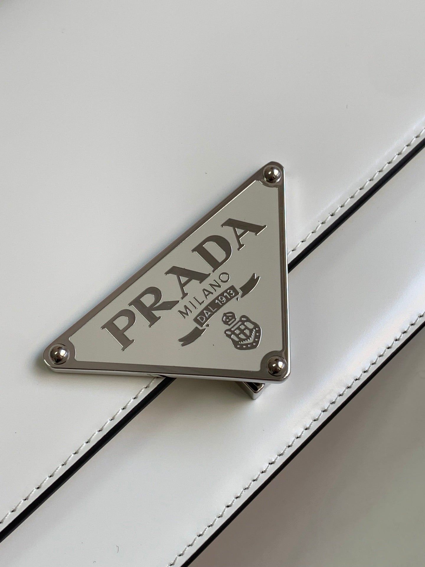 Symbole Triangle Plaque Flap Shoulder Bag