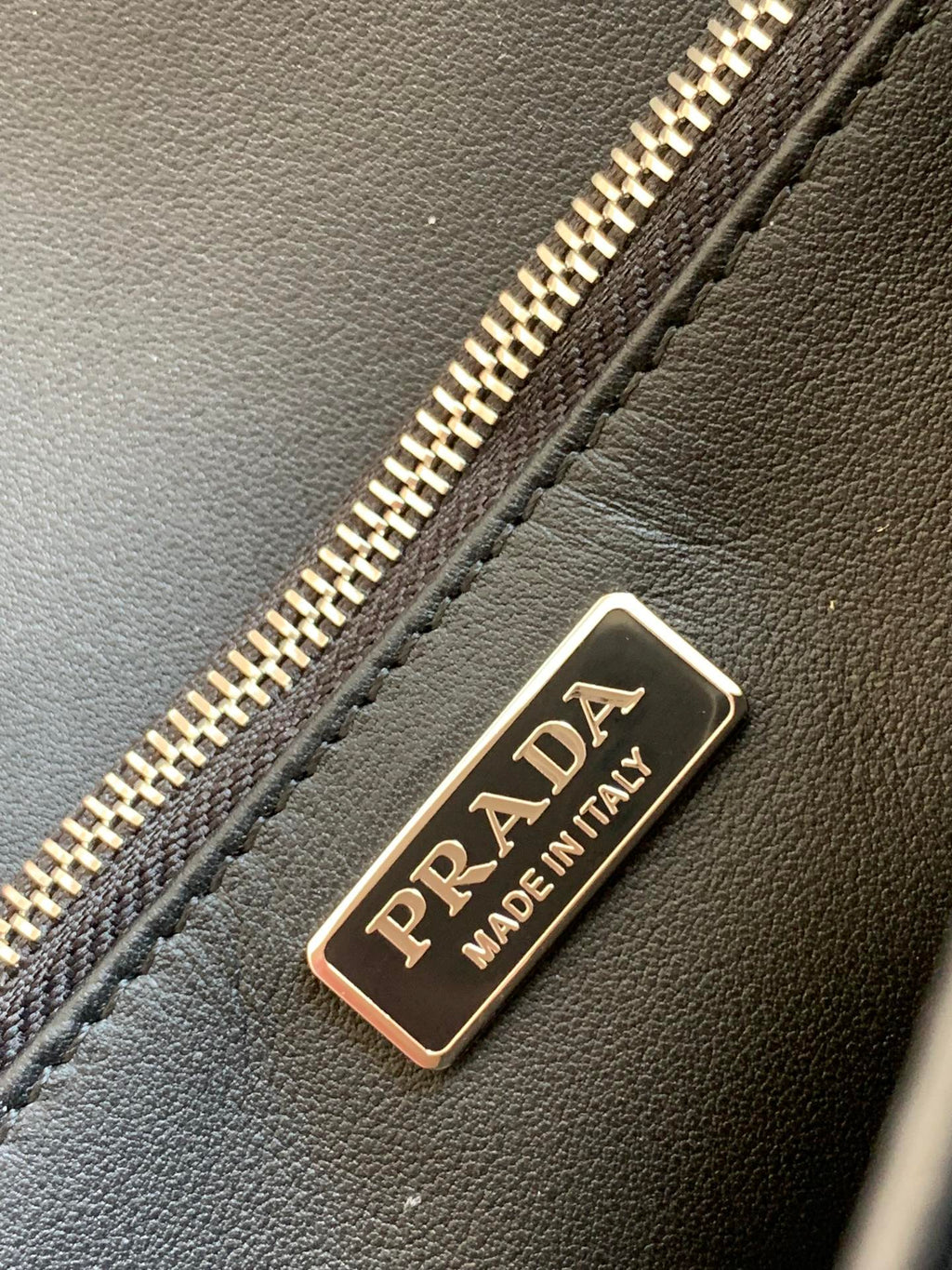 Symbole Triangle Plaque Flap Shoulder Bag