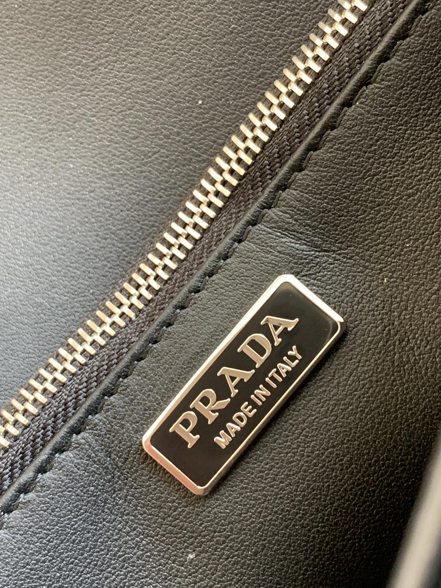 Symbole Triangle Plaque Flap Shoulder Bag