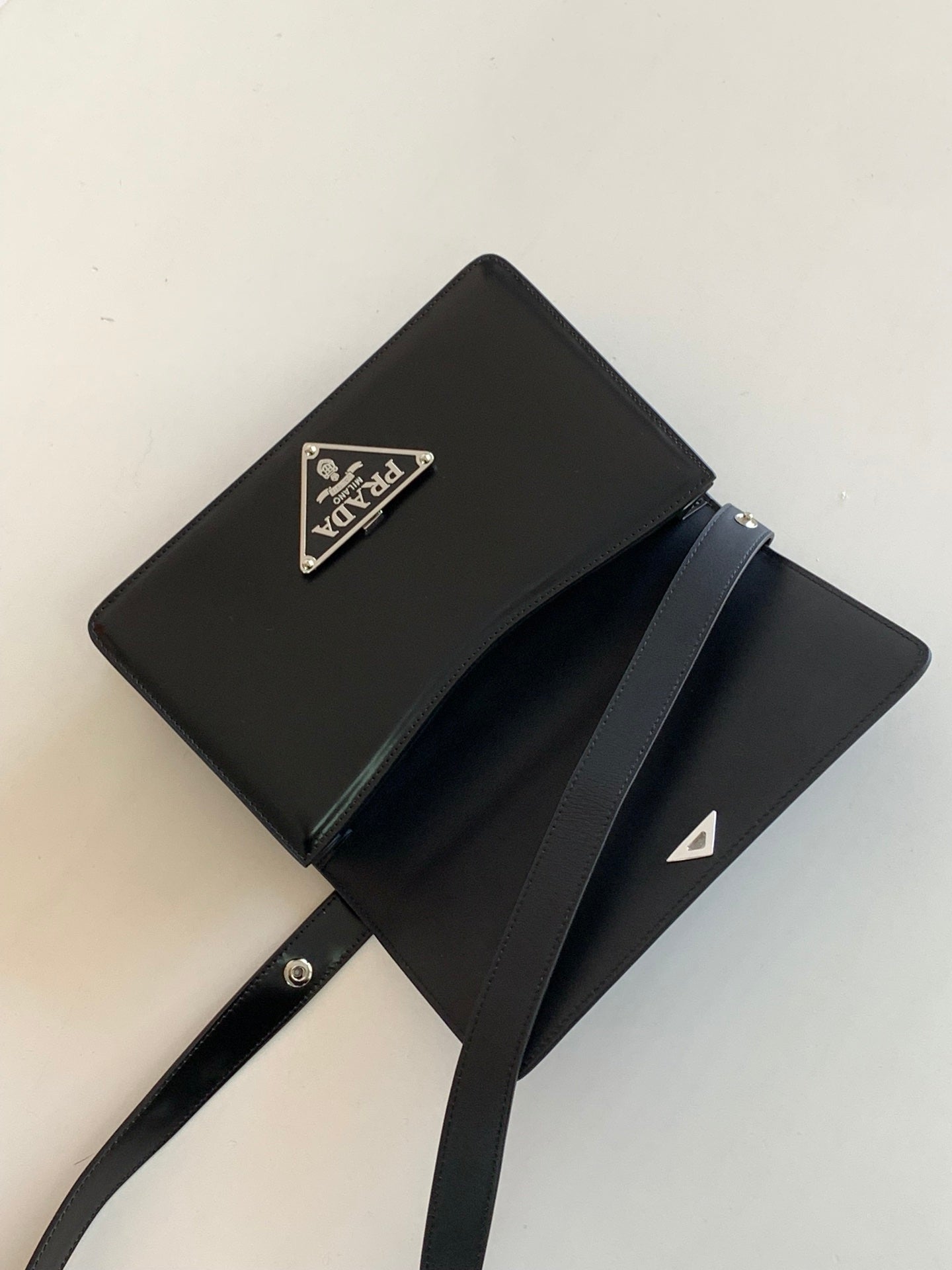 Symbole Triangle Plaque Flap Shoulder Bag