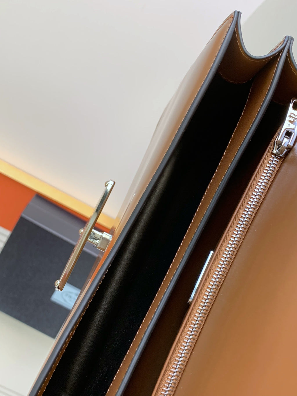 Symbole Triangle Plaque Flap Shoulder Bag