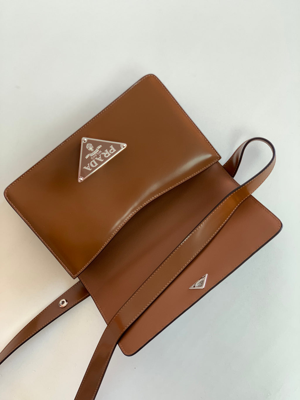 Symbole Triangle Plaque Flap Shoulder Bag