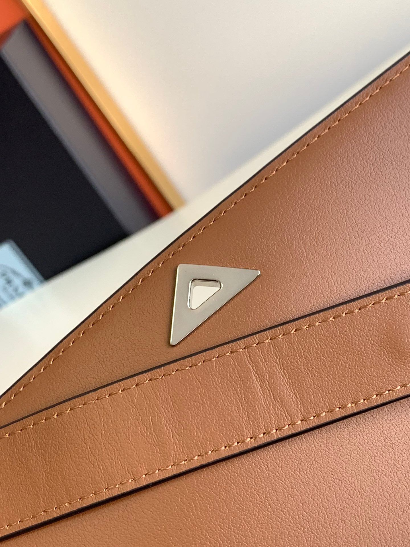 Symbole Triangle Plaque Flap Shoulder Bag