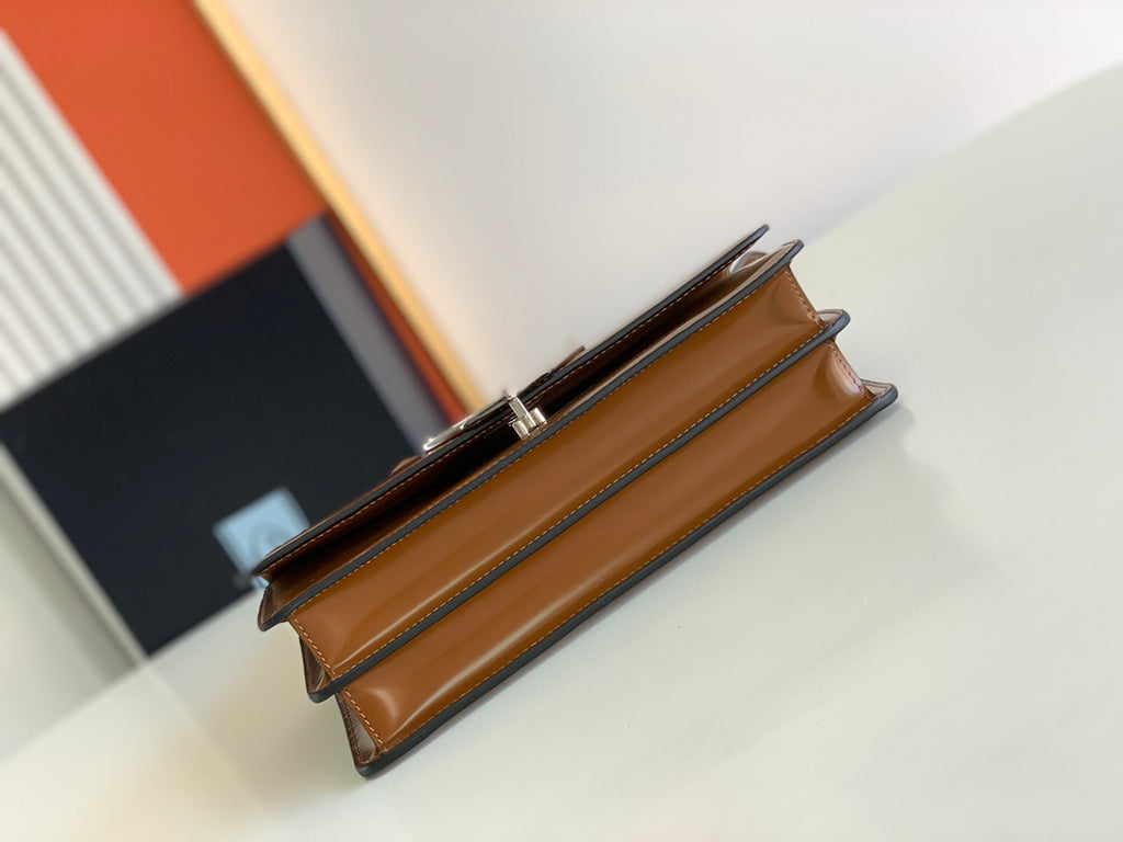 Symbole Triangle Plaque Flap Shoulder Bag