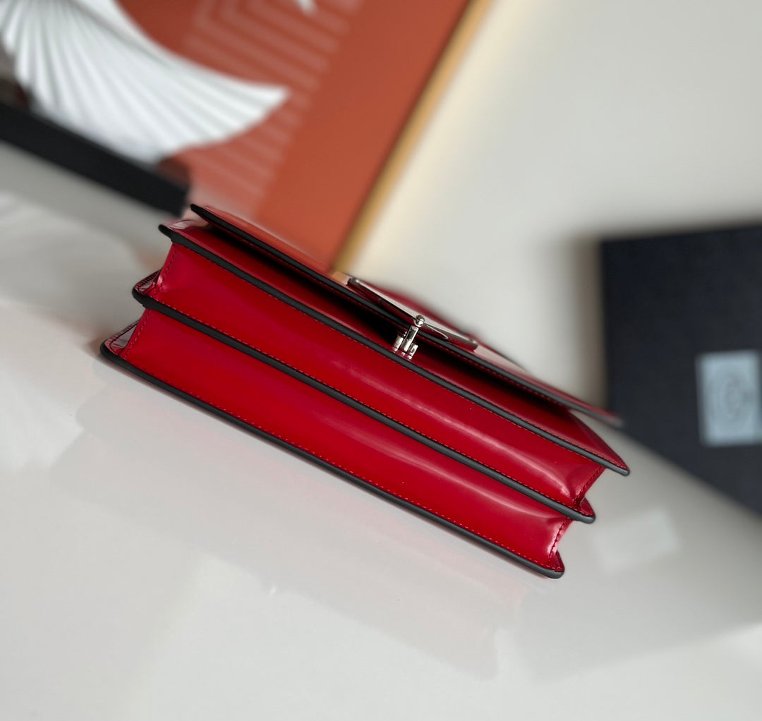 Symbole Triangle Plaque Flap Shoulder Bag