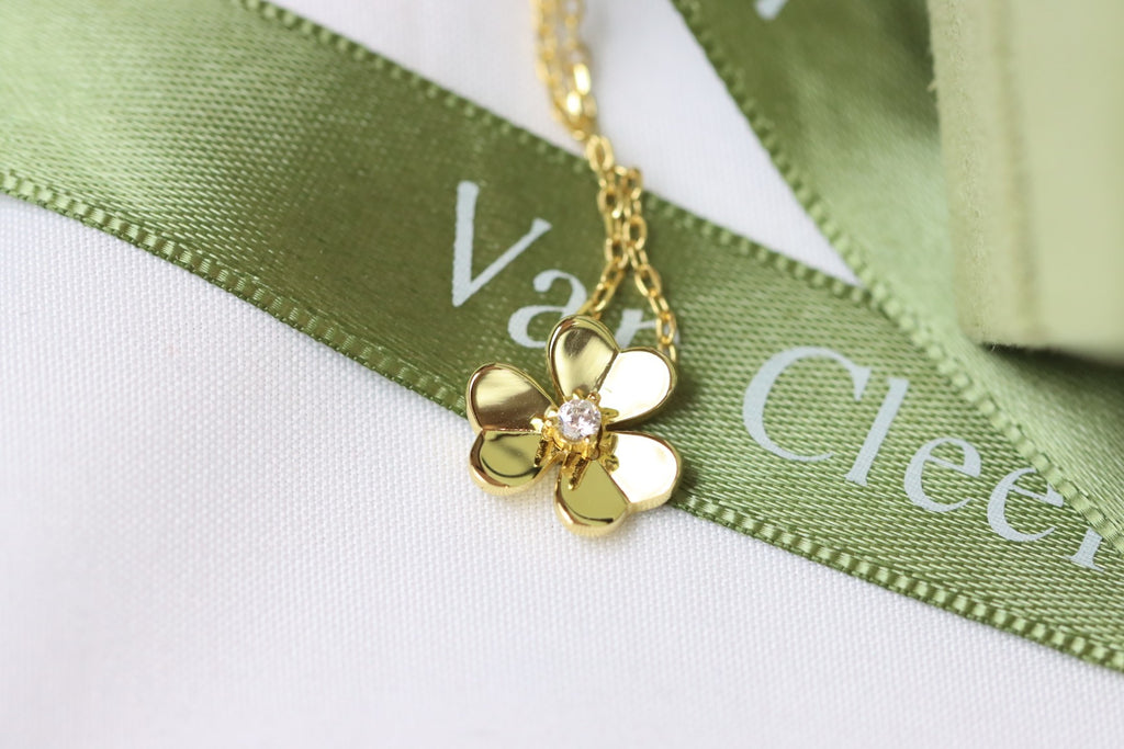 Frivole Gold Flower Necklace with Center Stone