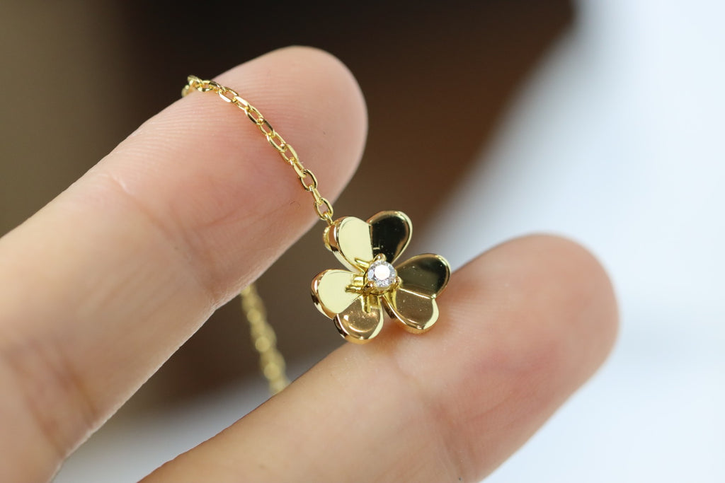 Frivole Gold Flower Necklace with Center Stone