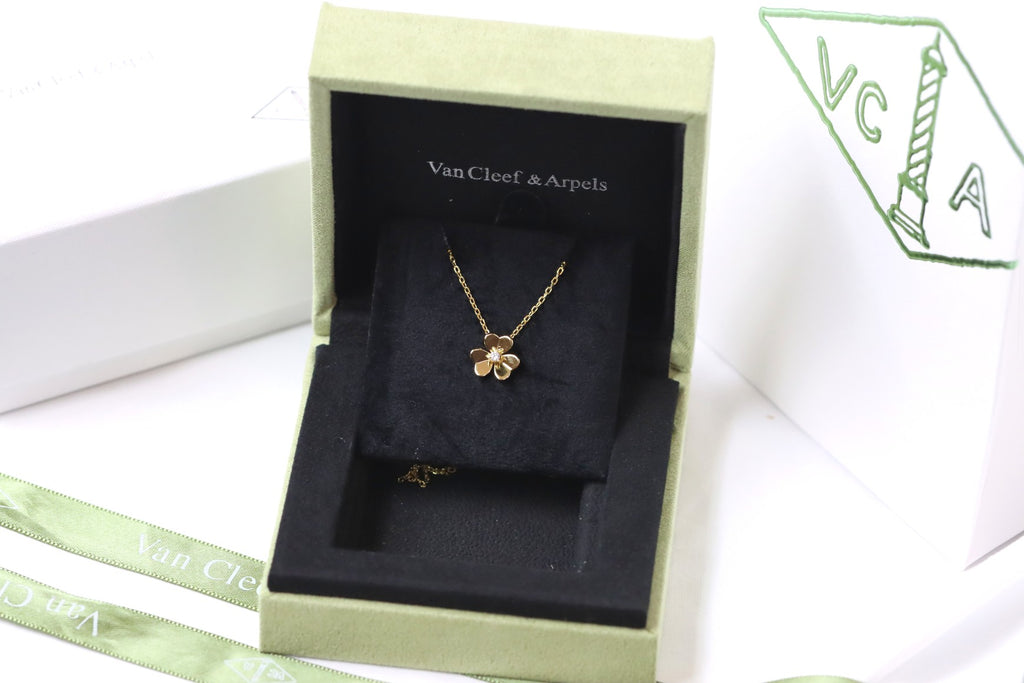 Frivole Gold Flower Necklace with Center Stone