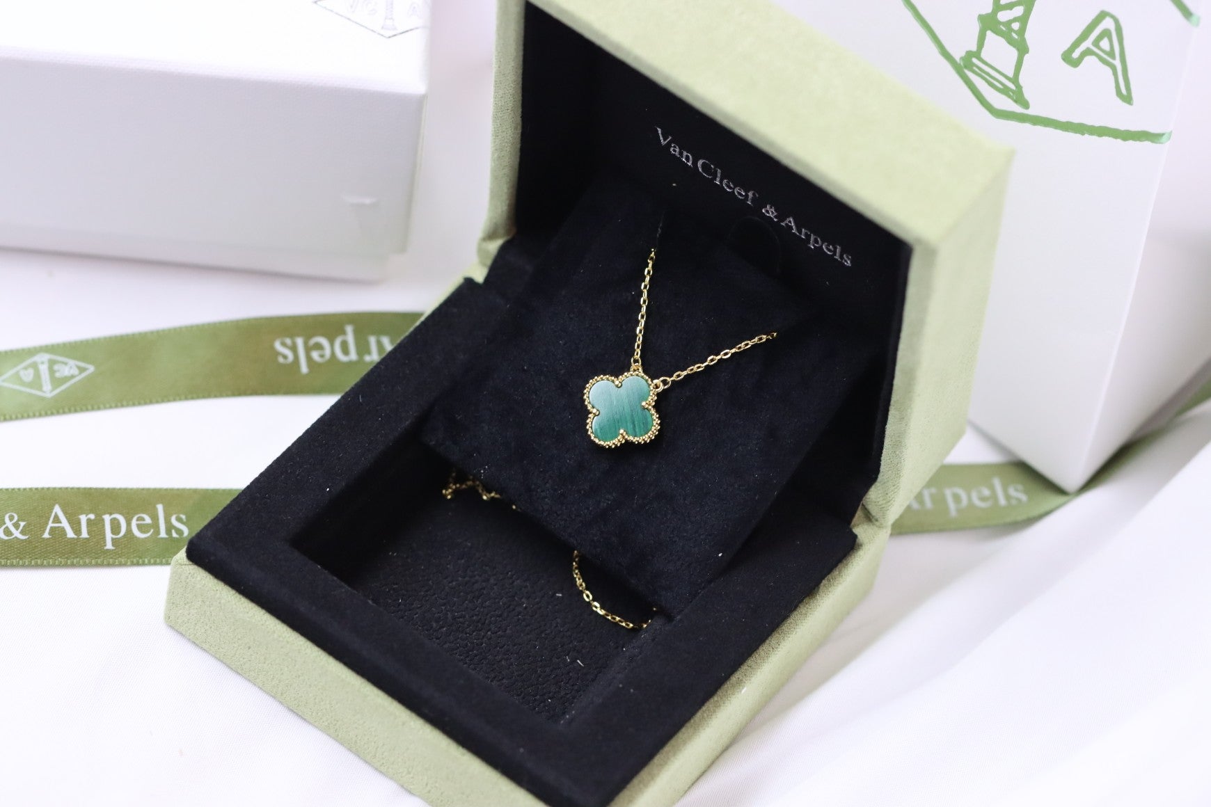 Alhambra Green Malachite Clover Necklace