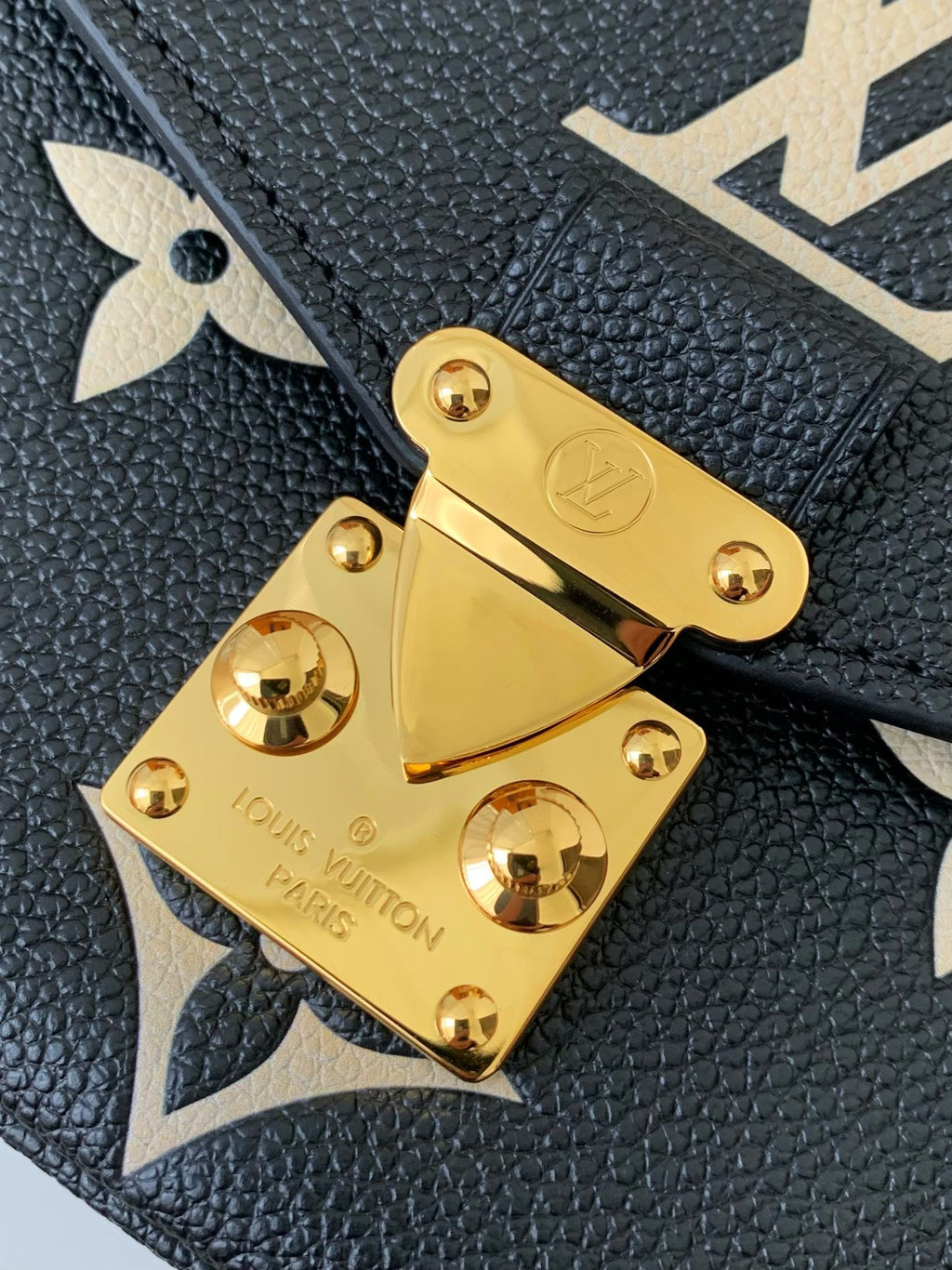 Pochette Métis East West Monogram Leather Bag