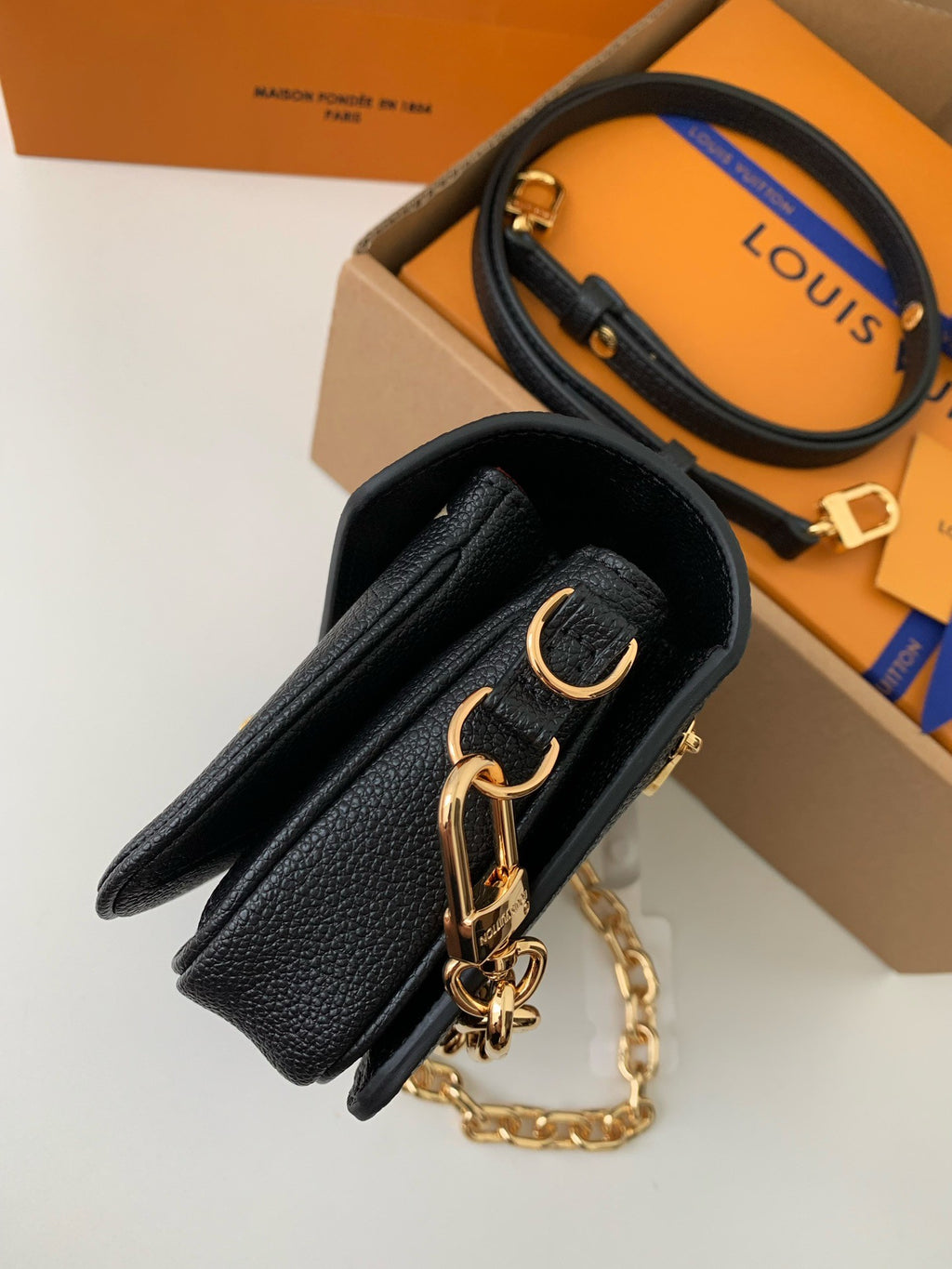 Pochette Métis East West Monogram Leather Bag