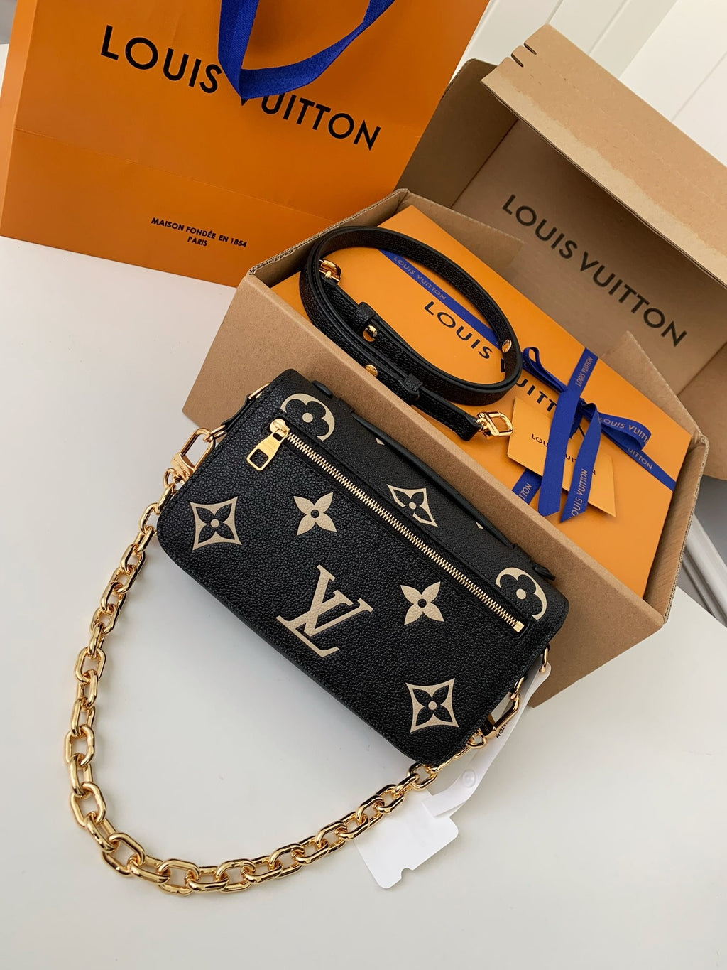 Pochette Métis East West Monogram Leather Bag