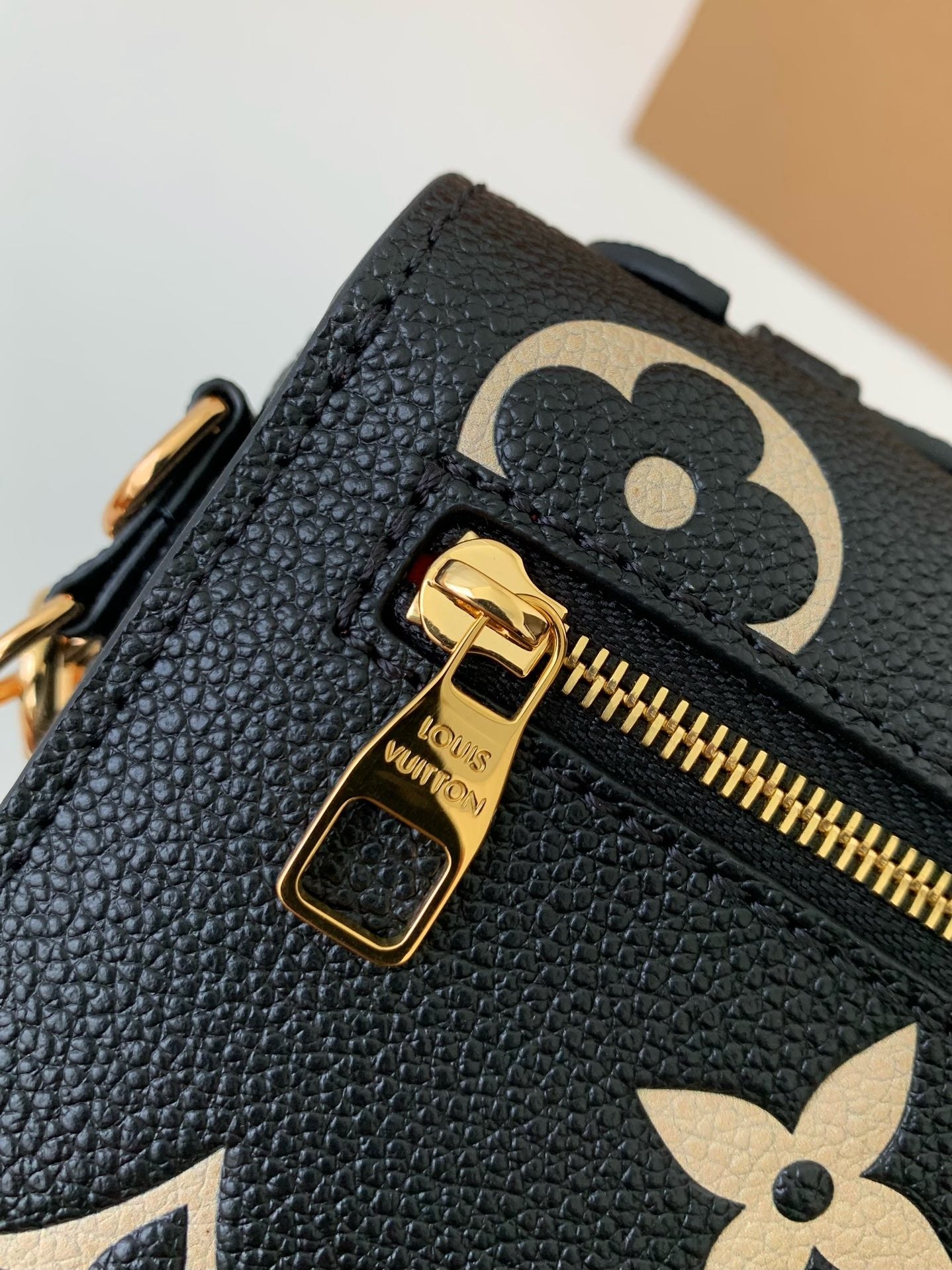 Pochette Métis East West Monogram Leather Bag