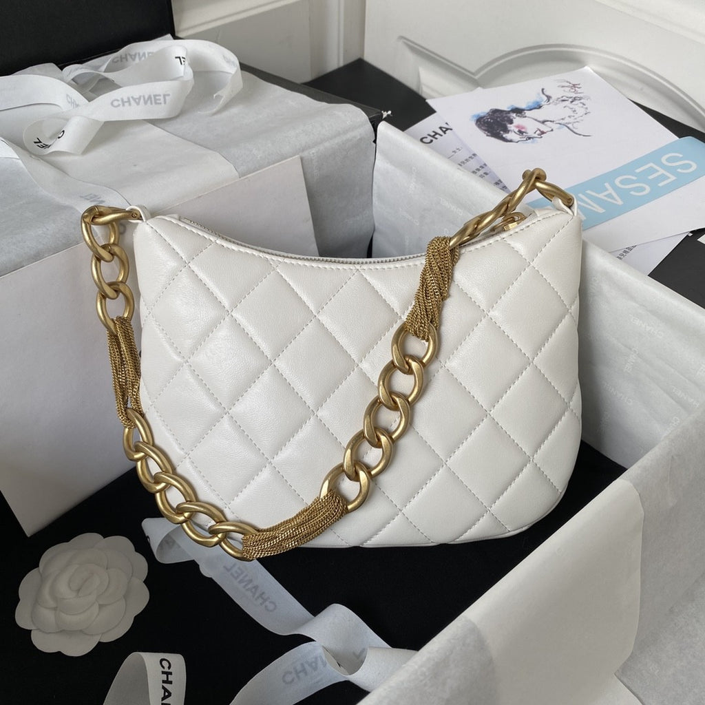 23A Lambskin Quilted CC Chain Hobo