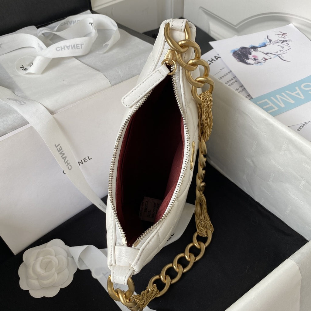 23A Lambskin Quilted CC Chain Hobo