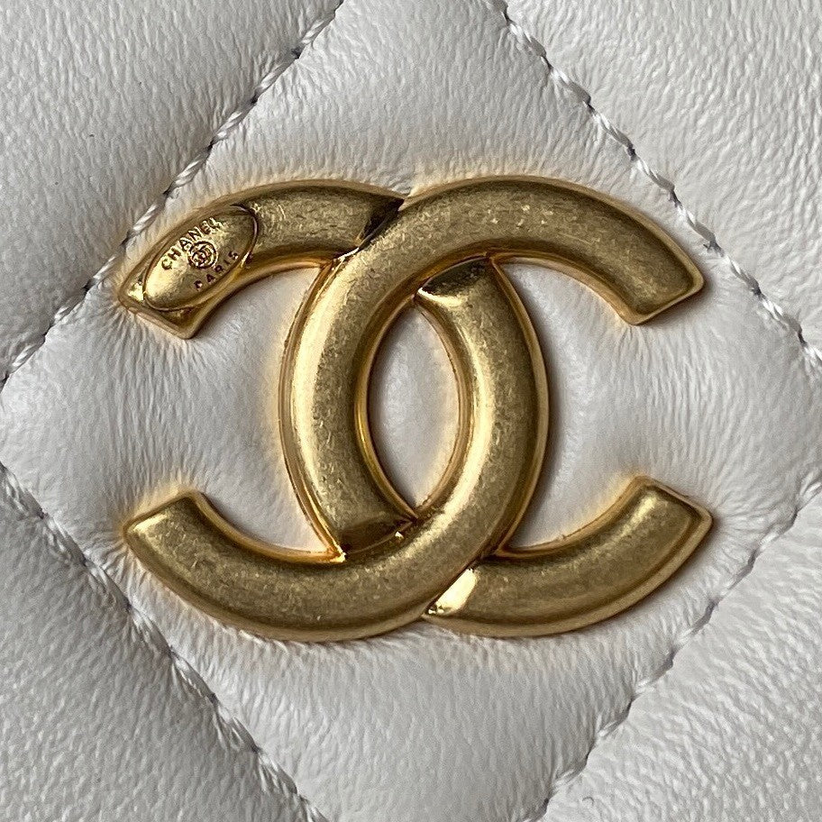 23A Lambskin Quilted CC Chain Hobo