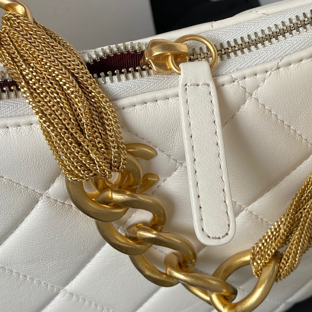 23A Lambskin Quilted CC Chain Hobo